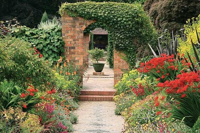 Cloudehill Garden.
See the rose, azaleas and herbaceous borders in this renowned garden in the Dandenong Ranges.