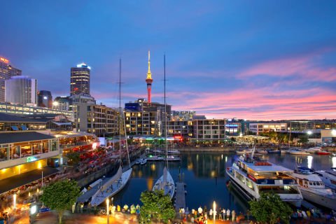 Brisbane to Auckland
Economy fare from $275
Business fare from $519