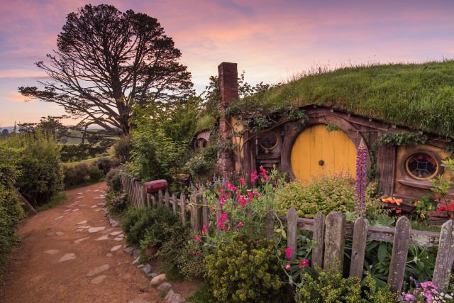 Hobbiton Movie Set